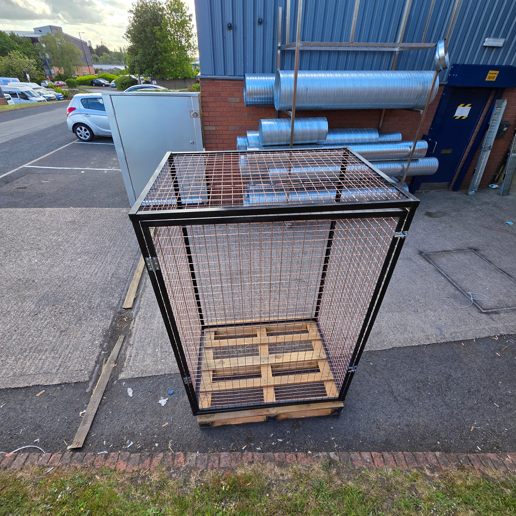 Gas bottle cage