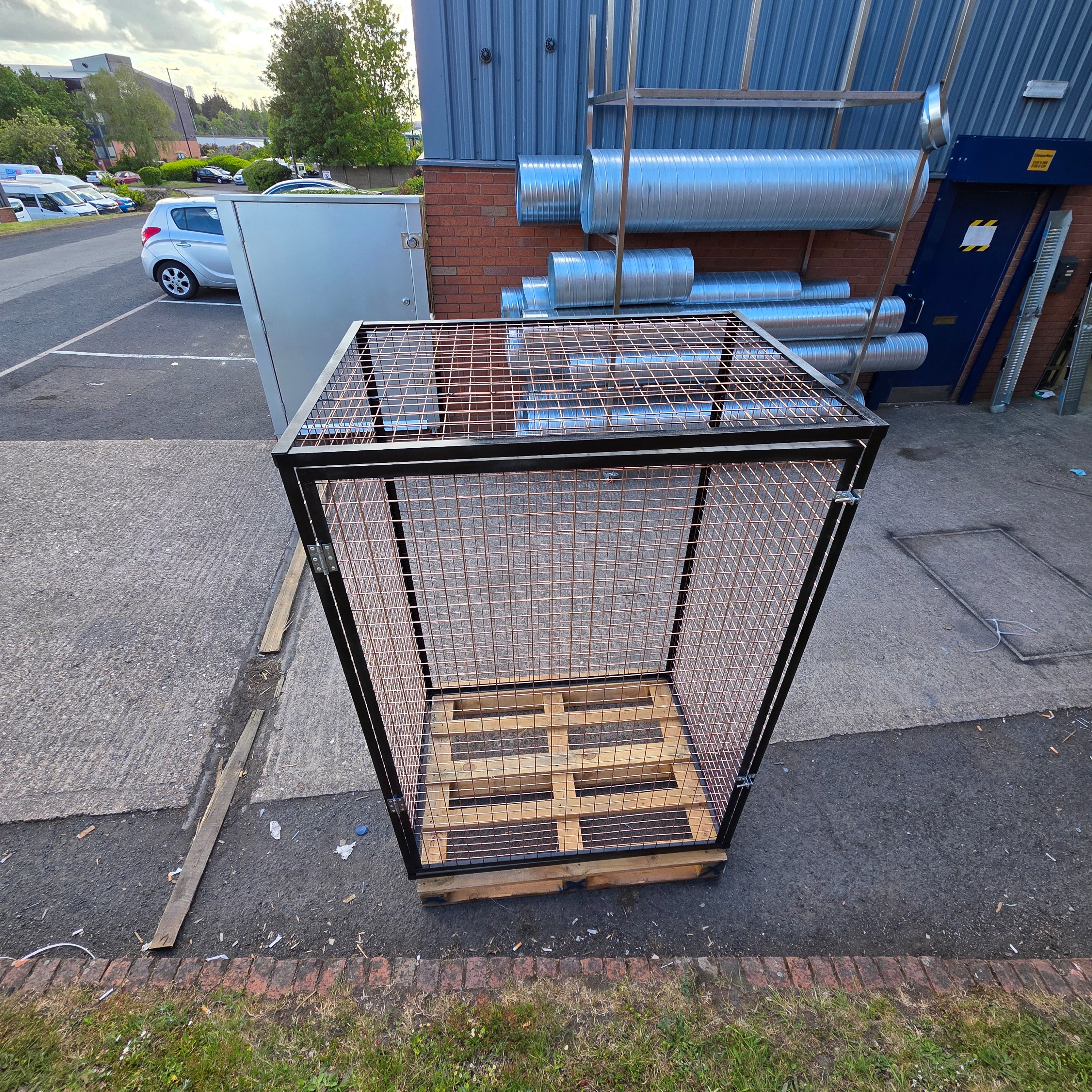 Gas bottle cage